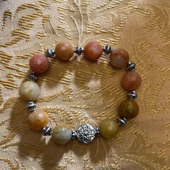 ✨ Handcrafted Beaded Stretch Bracelet – Boho Charm - Picture 1 of 3